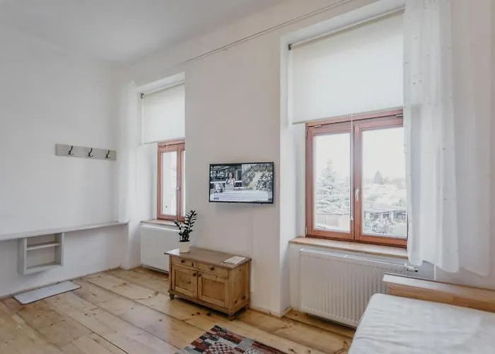 شقة 3, Suvorovova 158 *